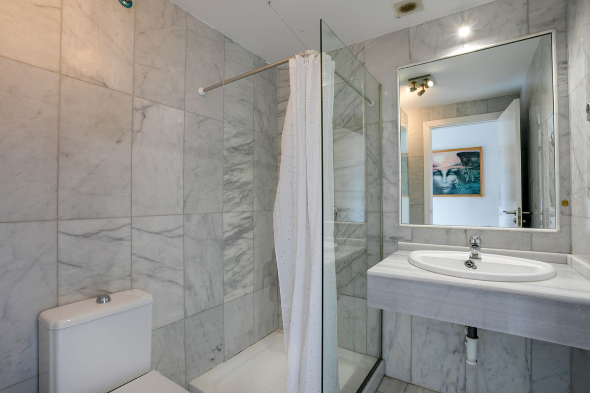 2 Bed Apartment for sale in Benahavís Costa Del Sol, Málaga, Spain
