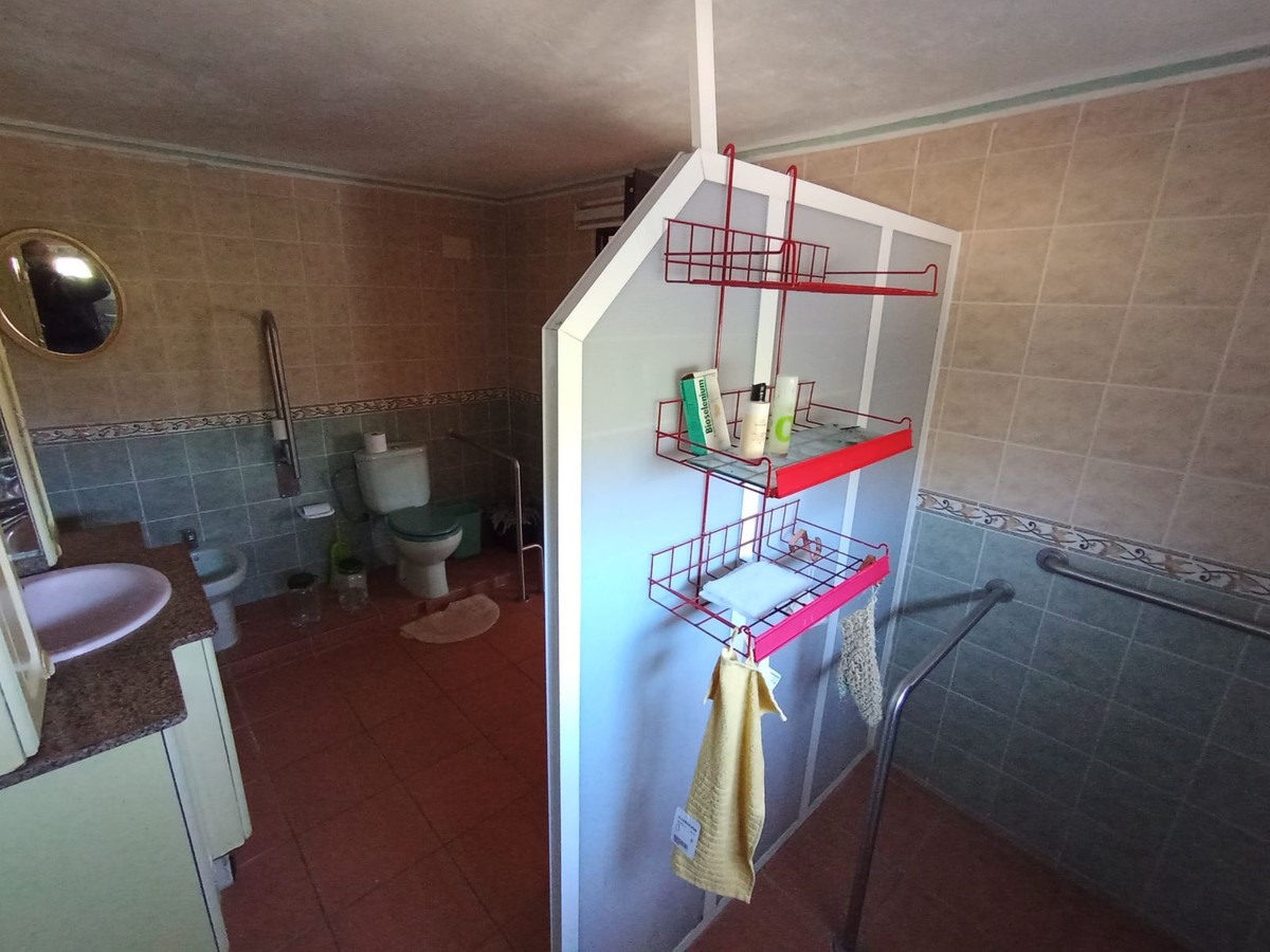 Se vende Finca - Cortijo de 14 dormitorios en Costa Del Sol, Málaga, España