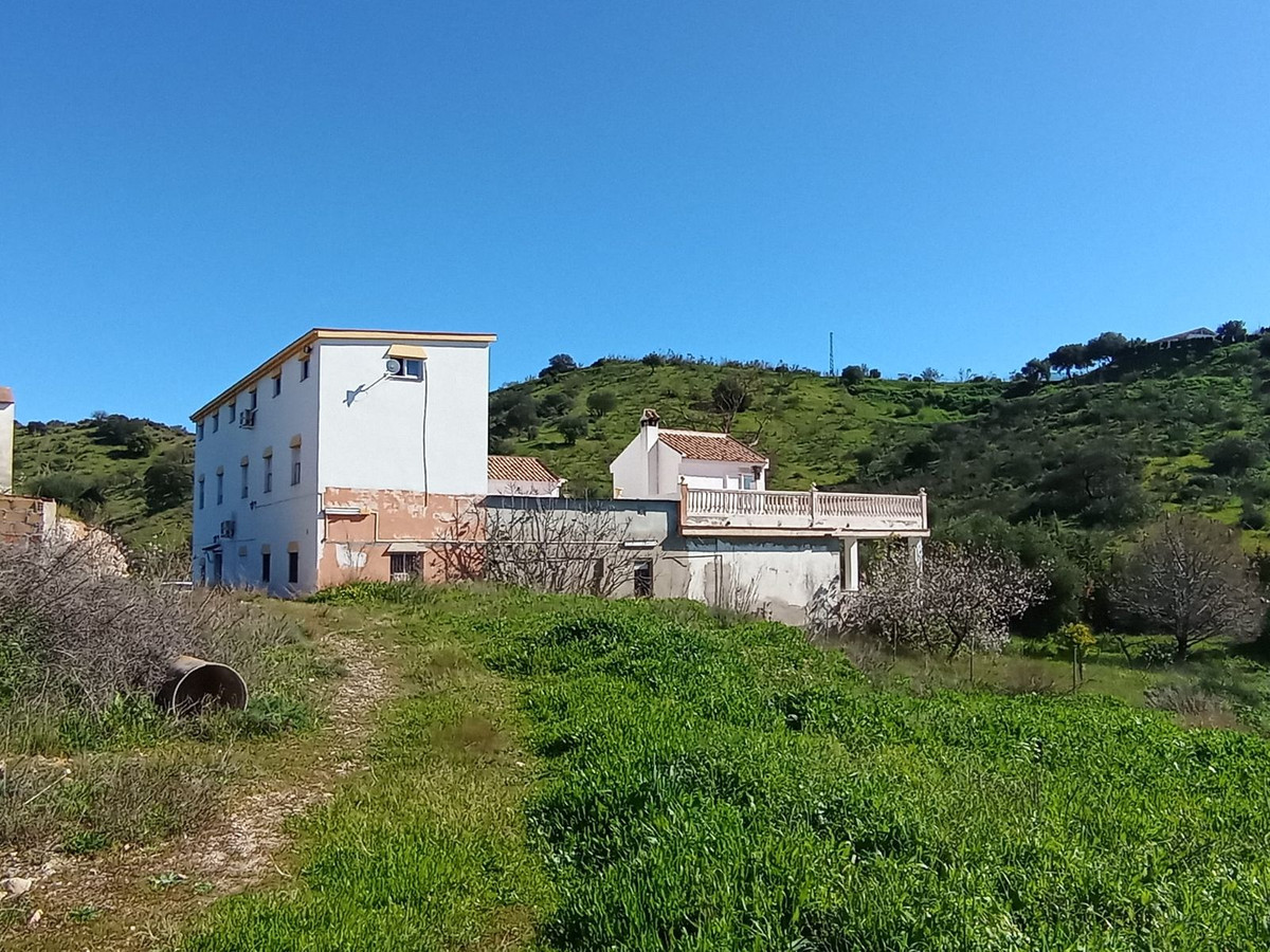 Se vende Finca - Cortijo de 14 dormitorios en Costa Del Sol, Málaga, España