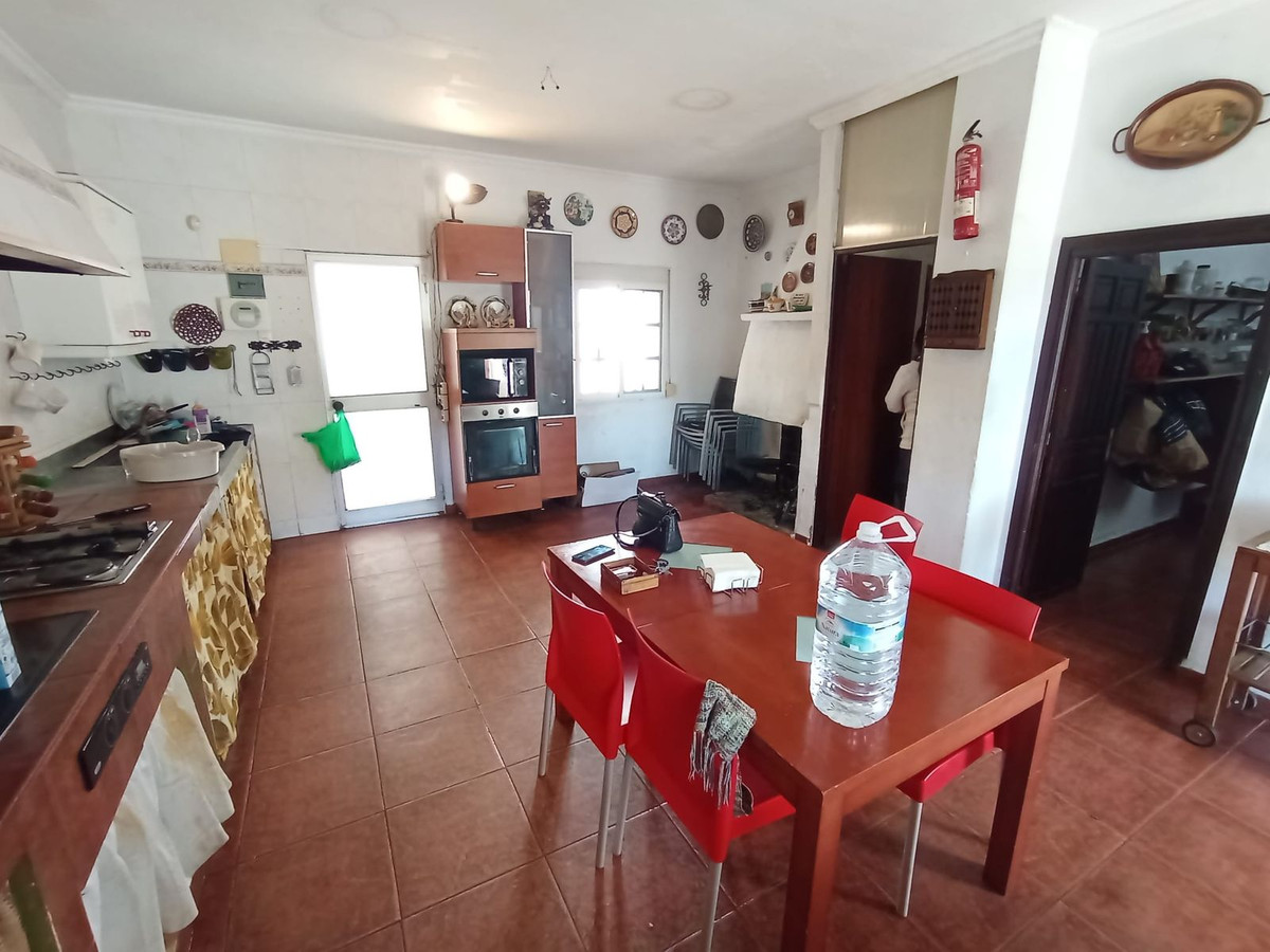Se vende Finca - Cortijo de 14 dormitorios en Costa Del Sol, Málaga, España