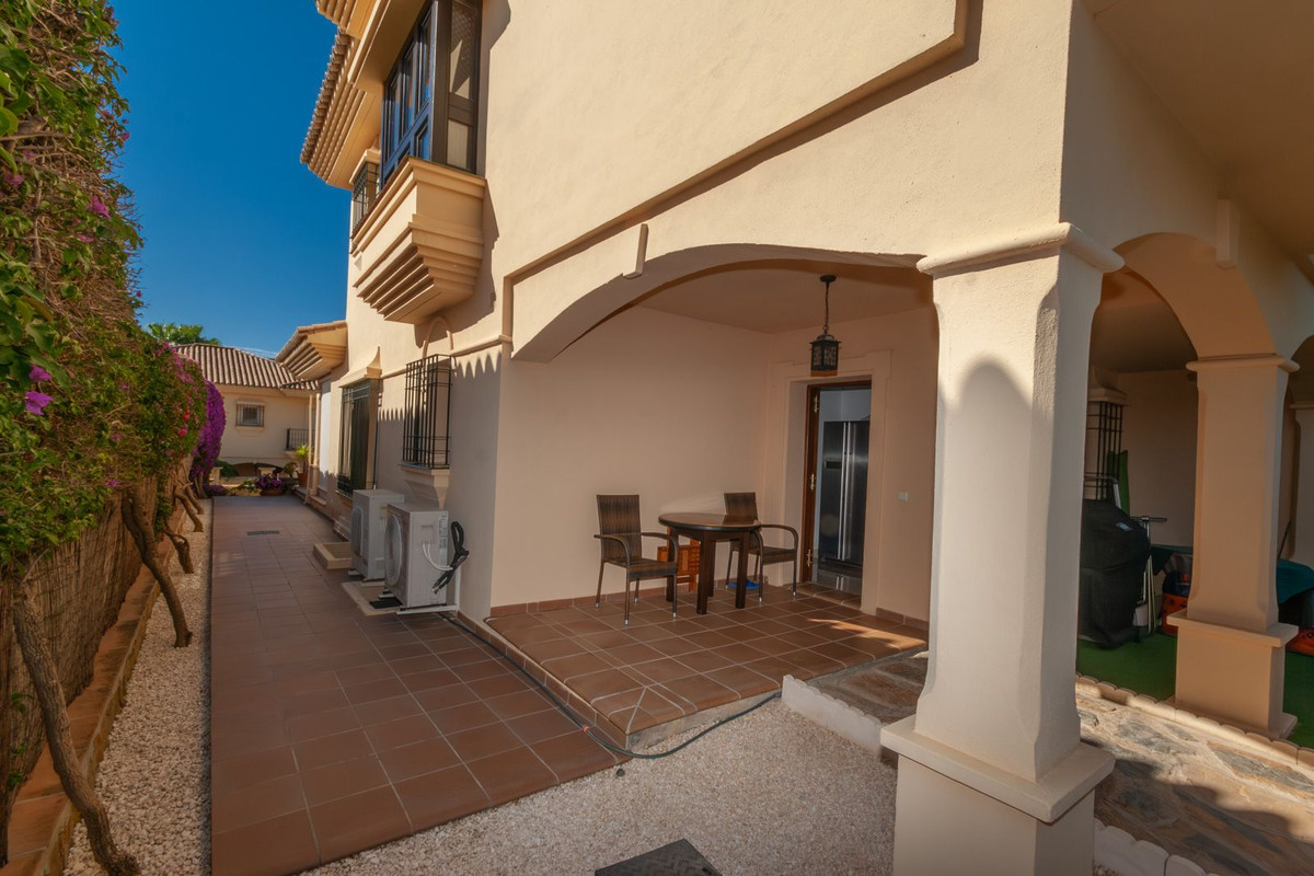Se vende Pareada de 4 dormitorios en Costa Del Sol, Málaga, España