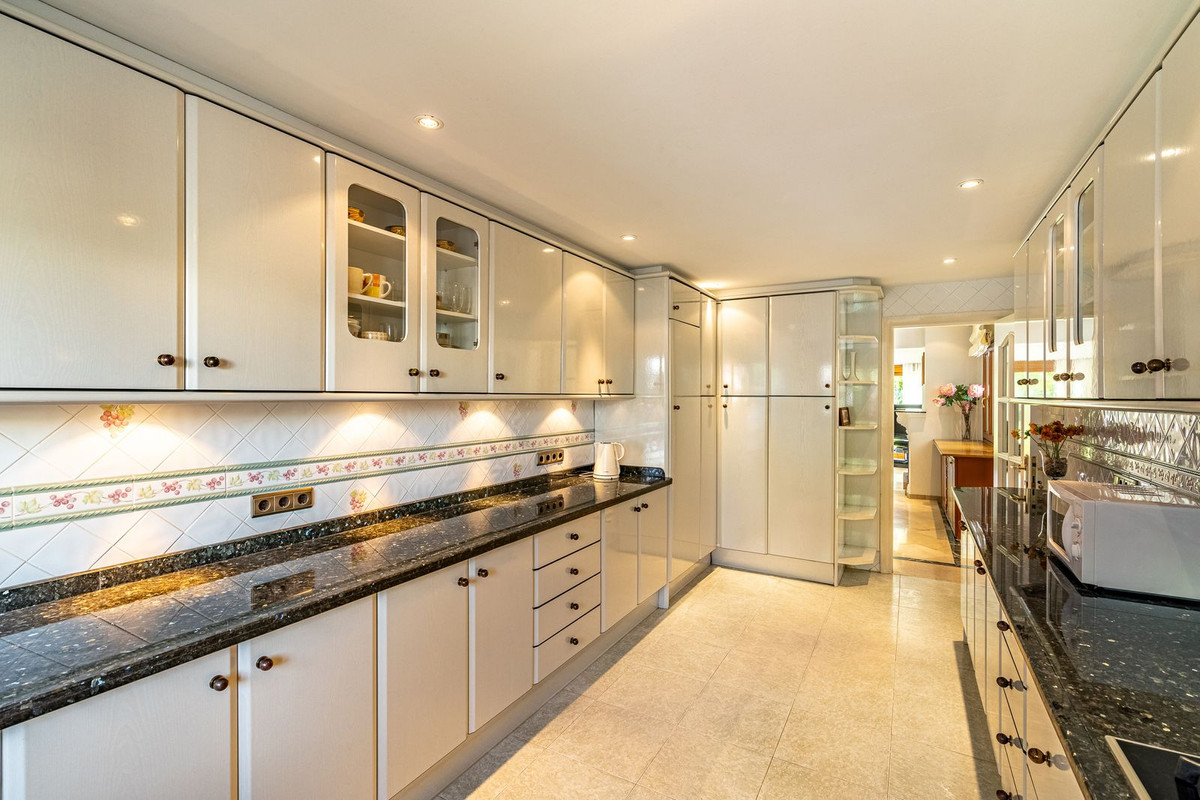 5 Bed Townhouse for sale in New Golden Mile Costa Del Sol, Málaga, Spain
