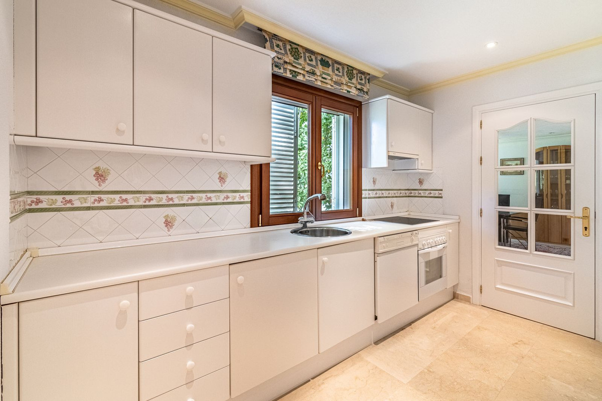 5 Bed Townhouse for sale in New Golden Mile Costa Del Sol, Málaga, Spain