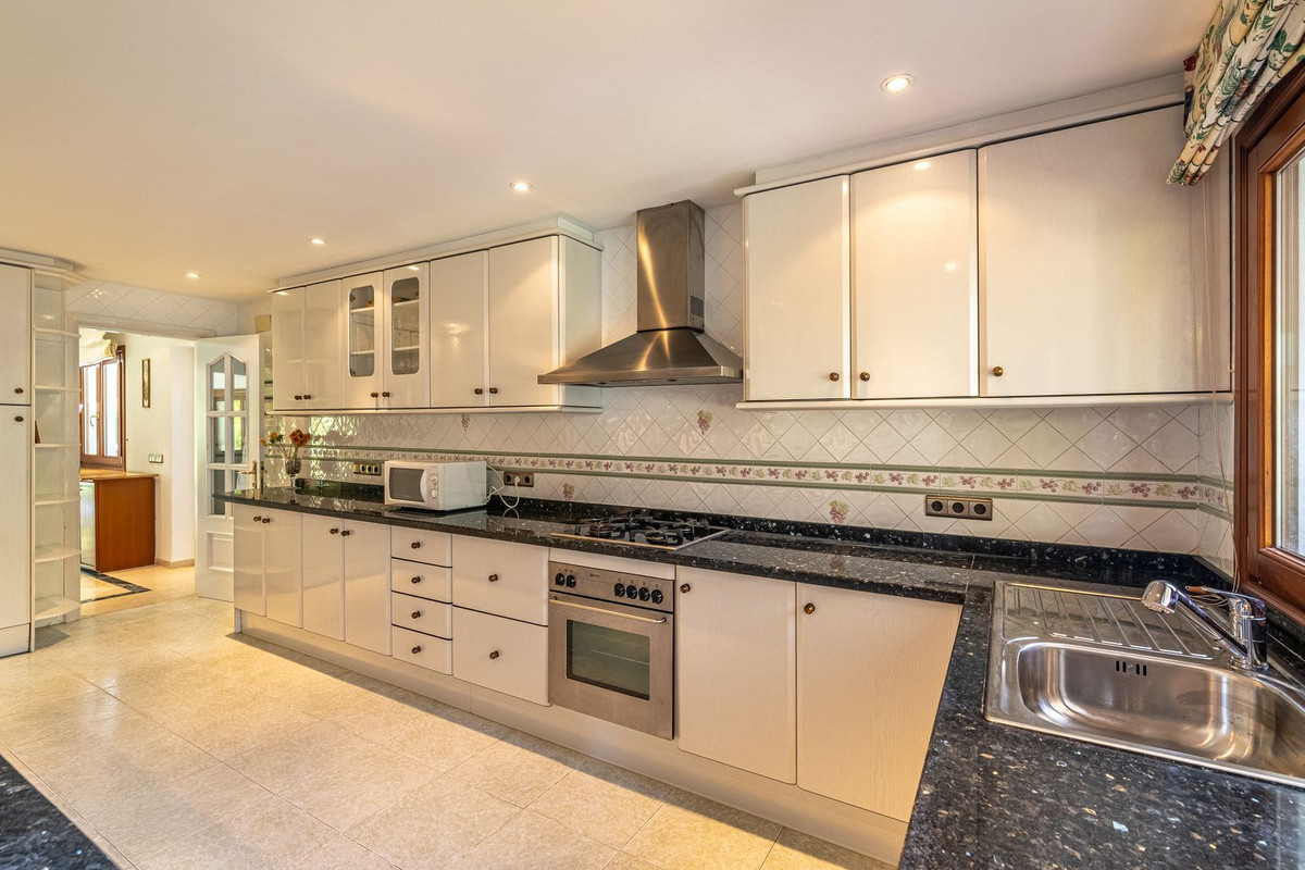 5 Bed Townhouse for sale in New Golden Mile Costa Del Sol, Málaga, Spain
