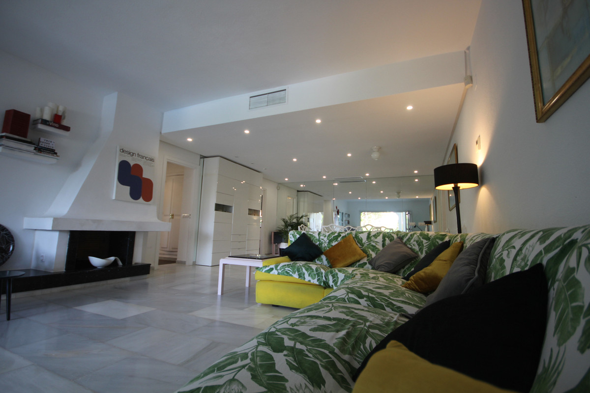 3 Bed Apartment for sale in Puerto De Cabopino Costa Del Sol, Málaga, Spain