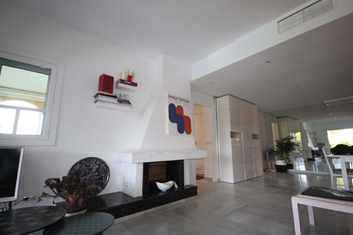 3 Bed Apartment for sale in Puerto De Cabopino Costa Del Sol, Málaga, Spain