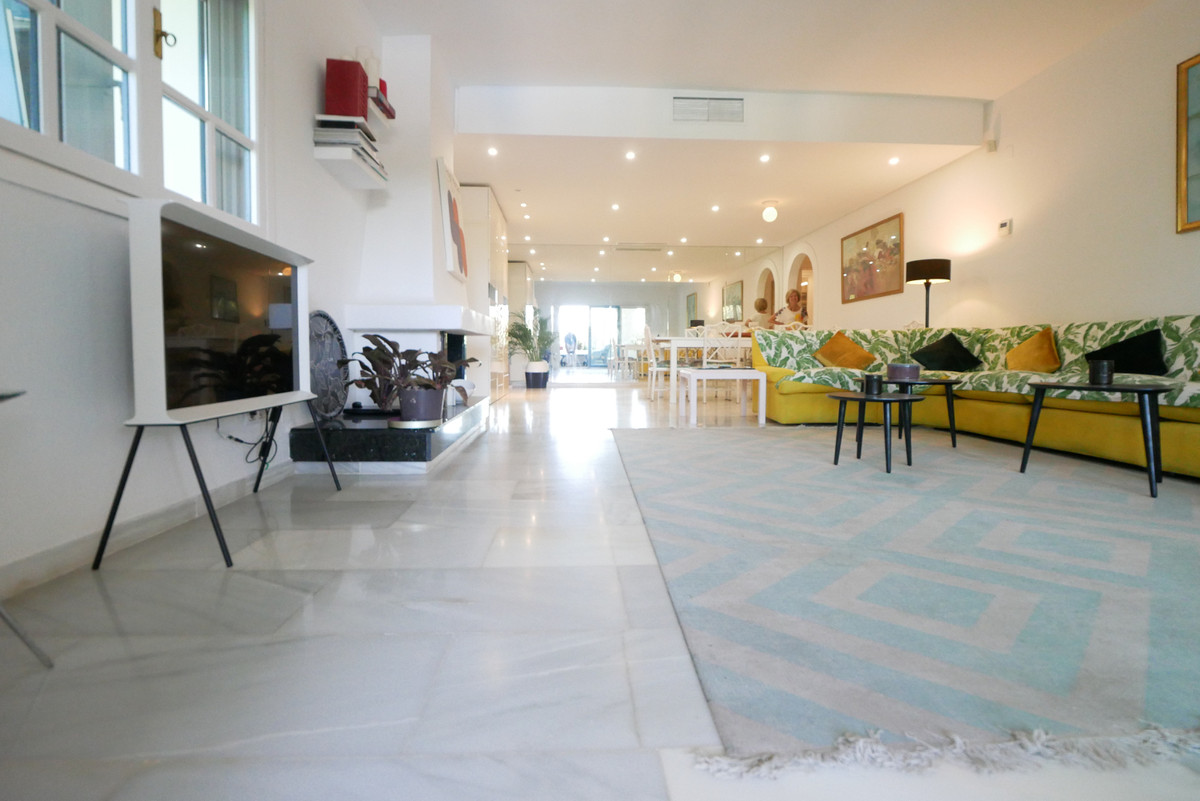 3 Bed Apartment for sale in Puerto De Cabopino Costa Del Sol, Málaga, Spain