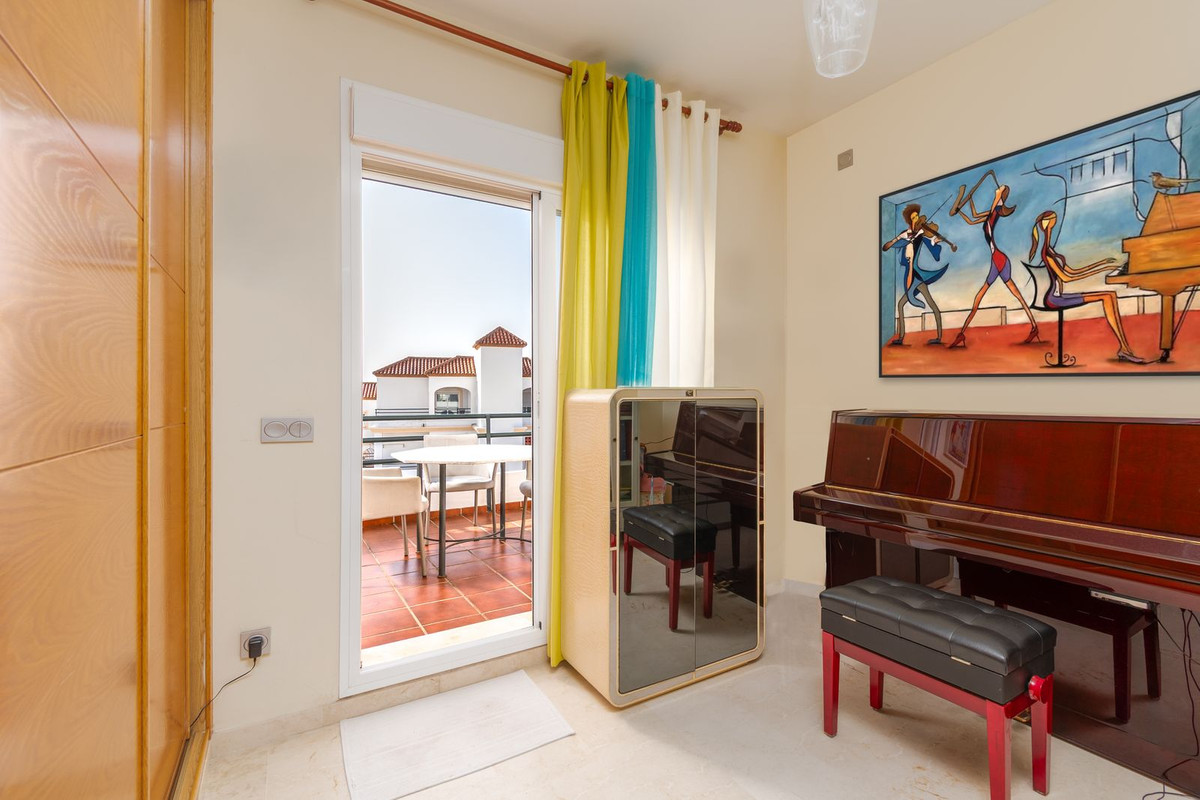 Se vende Apartamento Planta Media de 2 dormitorios en Costa Del Sol, Málaga, España