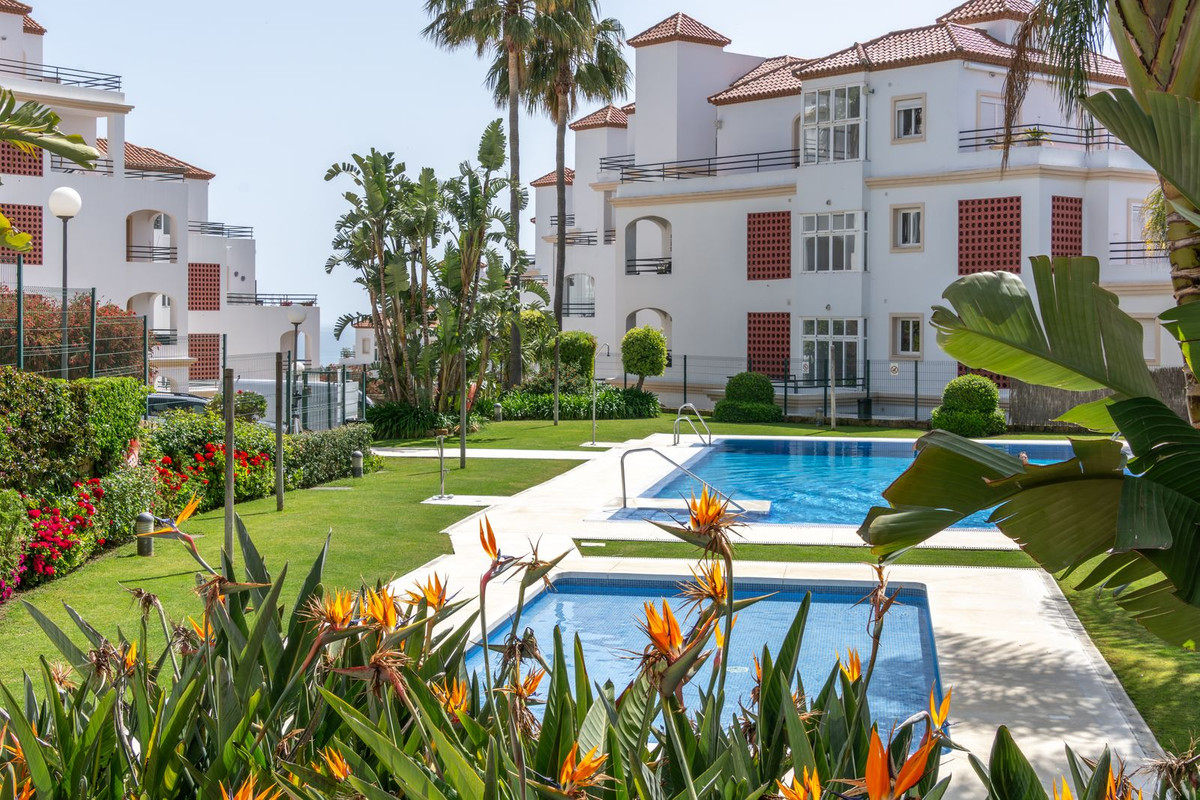 Se vende Apartamento Planta Media de 2 dormitorios en Costa Del Sol, Málaga, España