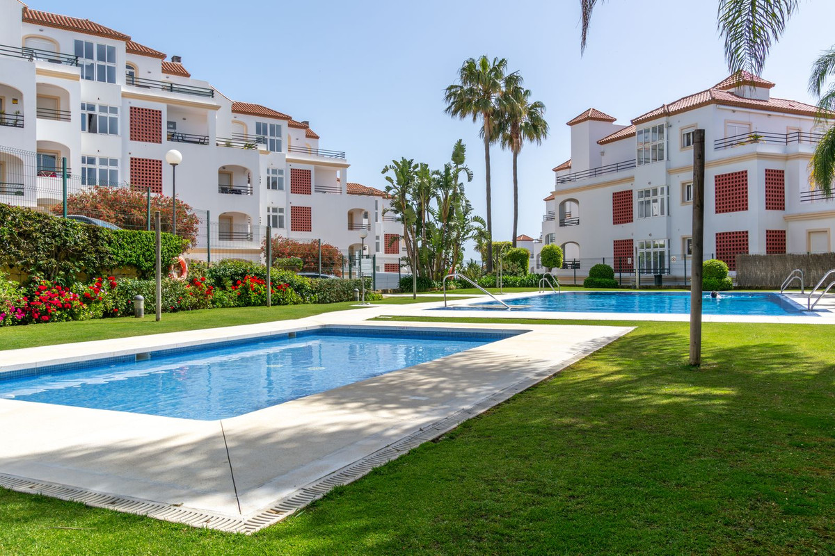 Se vende Apartamento Planta Media de 2 dormitorios en Costa Del Sol, Málaga, España