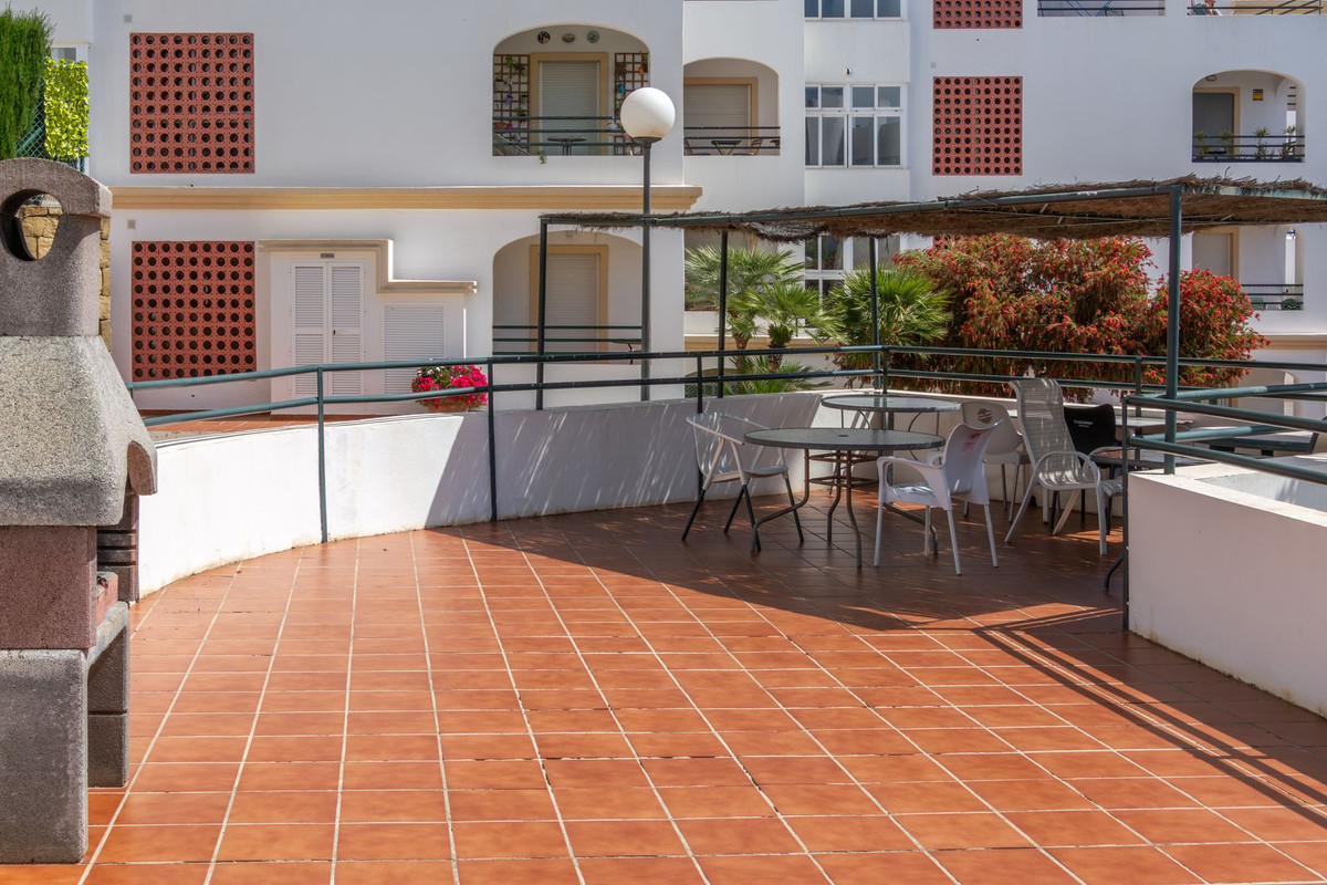 Se vende Apartamento Planta Media de 2 dormitorios en Costa Del Sol, Málaga, España