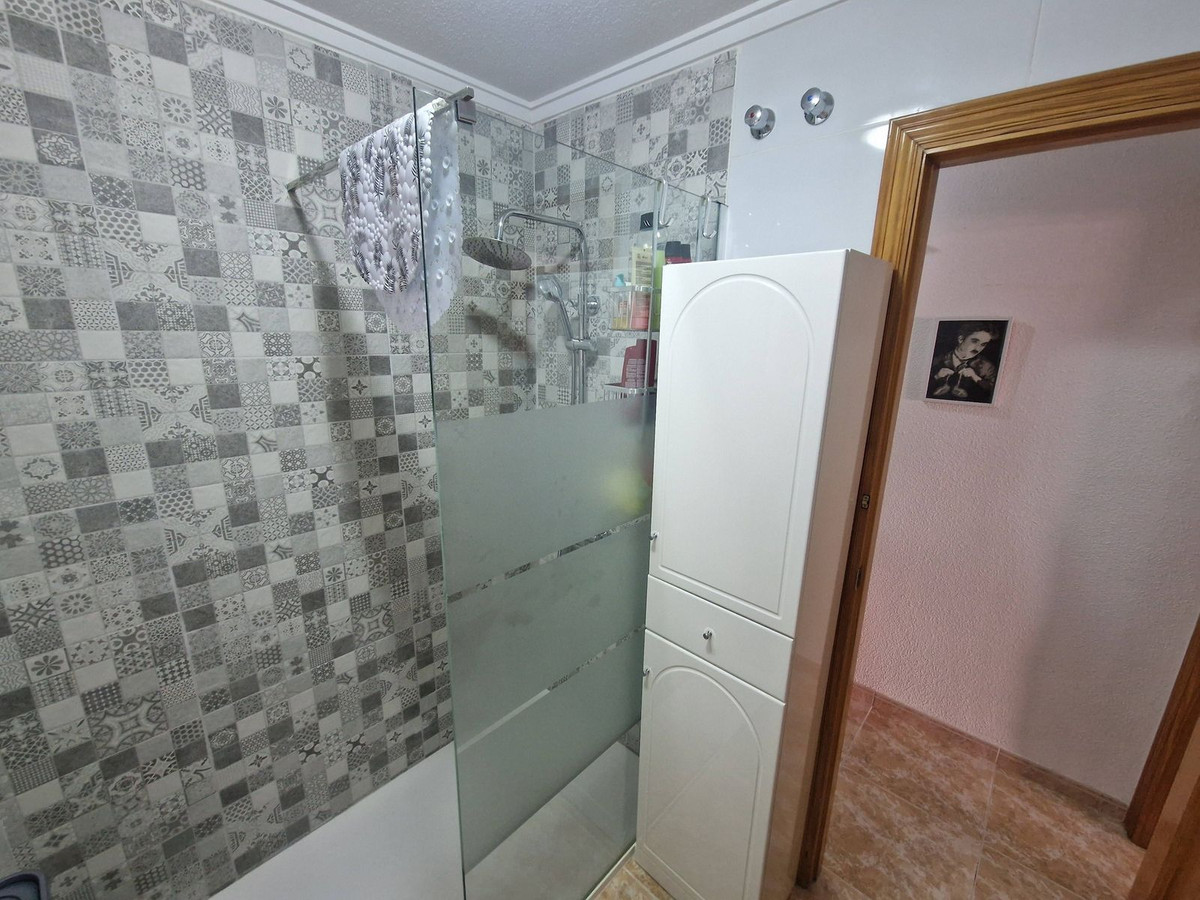 Se vende Apartamento Planta Media de 2 dormitorios en Costa Blanca, Alicante, España