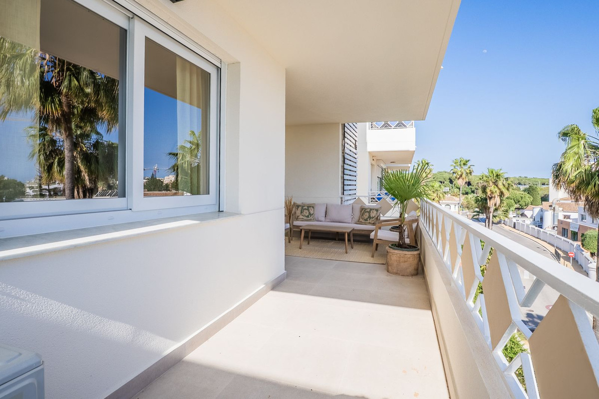 2 Bed Apartment for sale in Las Chapas Costa Del Sol, Málaga, Spain