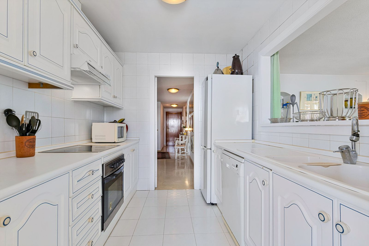 3 Bed Apartment for sale in Fuengirola Costa Del Sol, Málaga, Spain