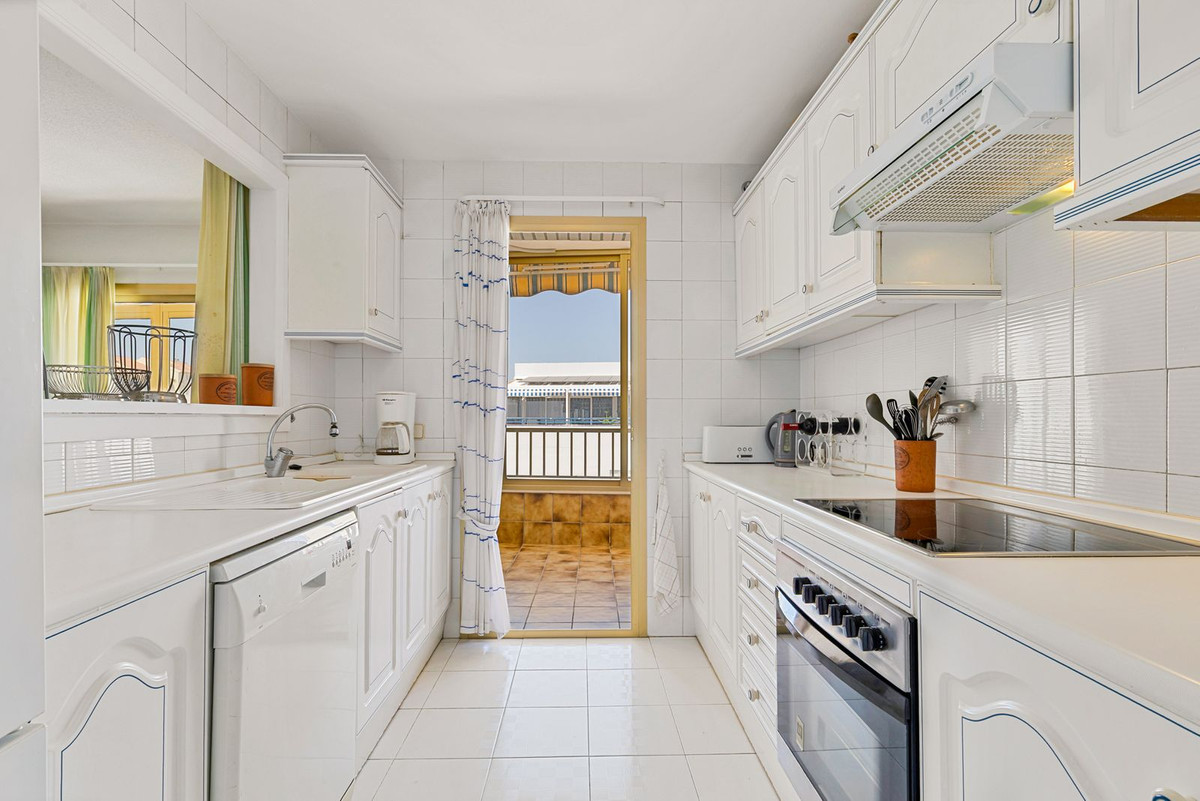 3 Bed Apartment for sale in Fuengirola Costa Del Sol, Málaga, Spain
