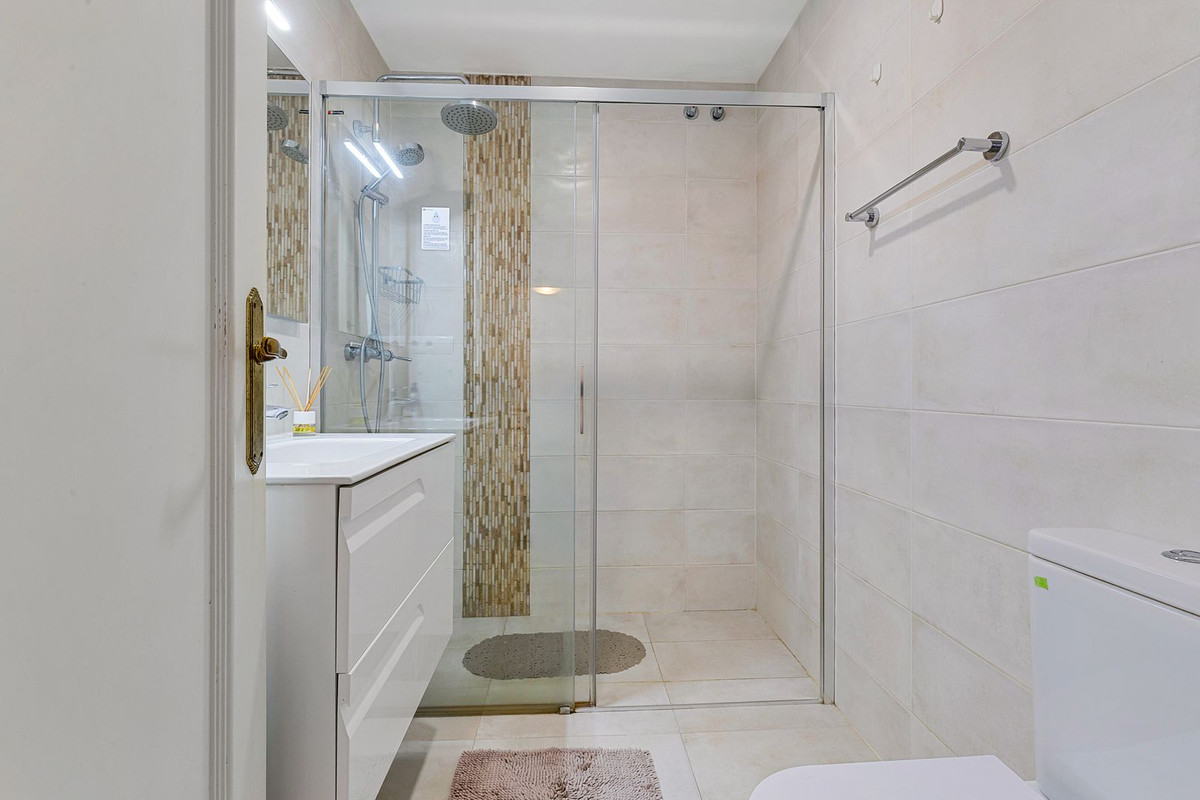 3 Bed Apartment for sale in Fuengirola Costa Del Sol, Málaga, Spain