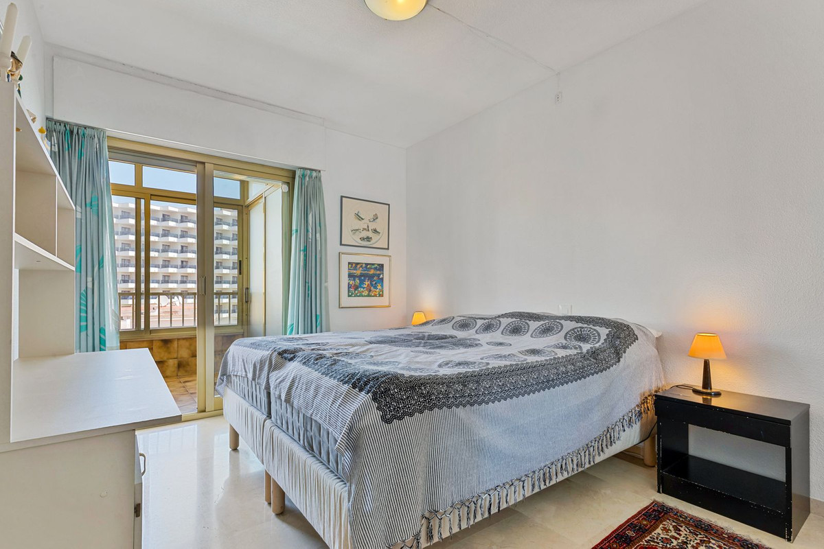 3 Bed Apartment for sale in Fuengirola Costa Del Sol, Málaga, Spain