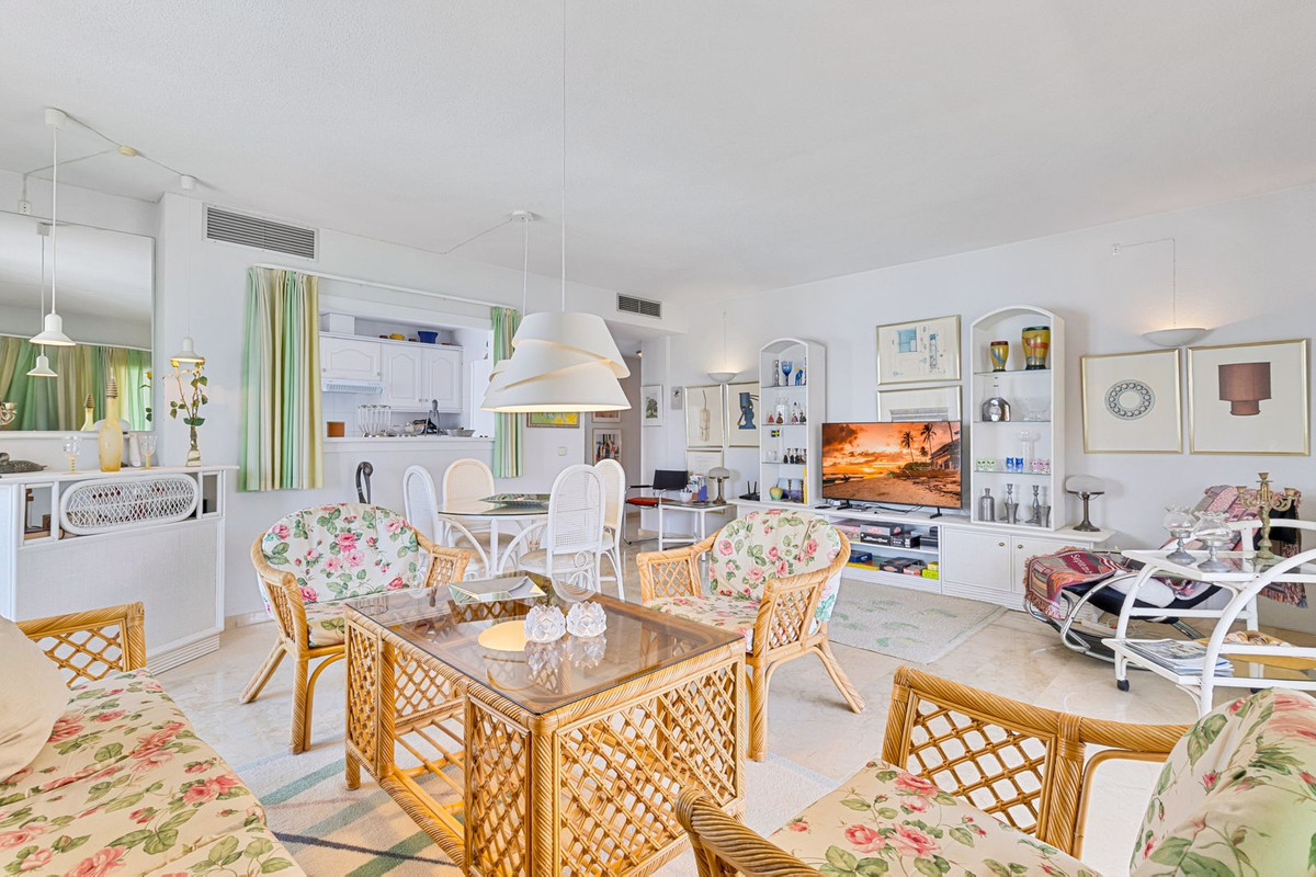 3 Bed Apartment for sale in Fuengirola Costa Del Sol, Málaga, Spain