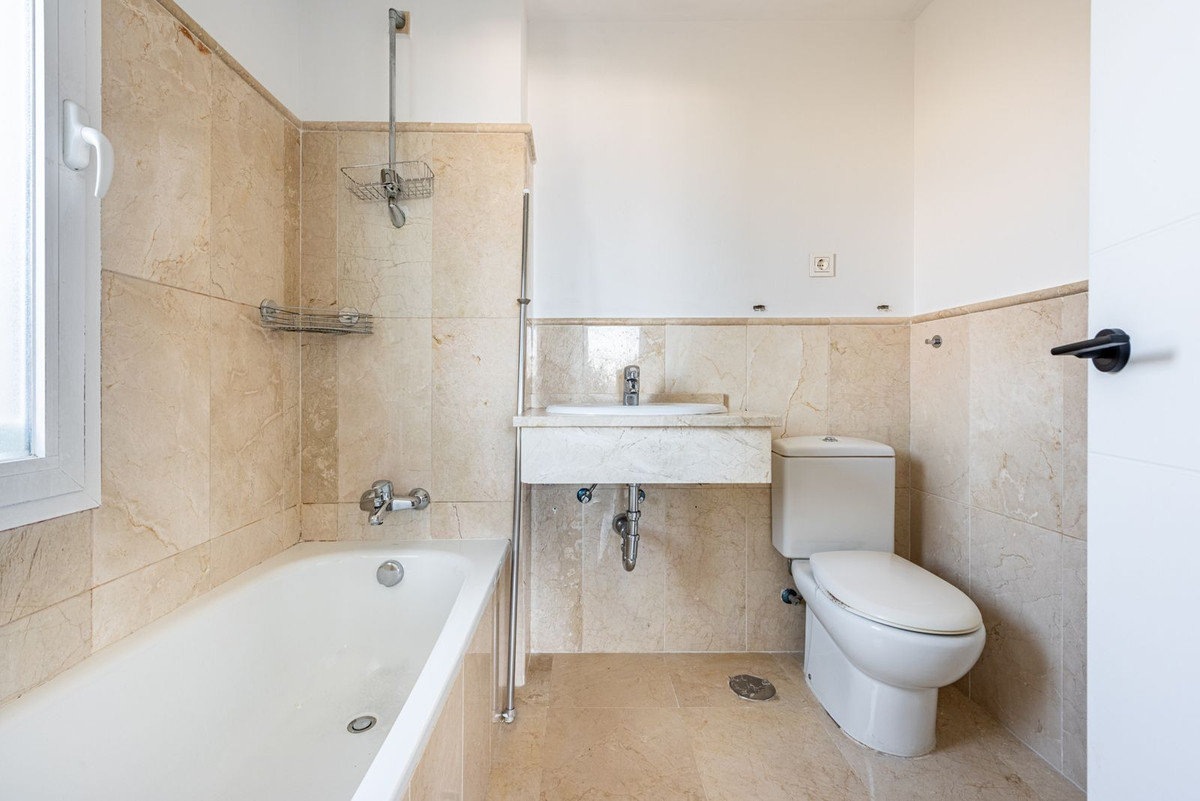 Se vende Apartamento Planta Media de 3 dormitorios en Costa Del Sol, Málaga, España