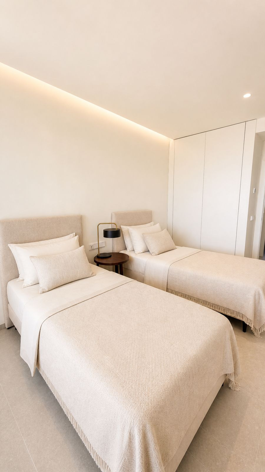 4 Bed Apartment for sale in La Quinta Costa Del Sol, Málaga, Spain