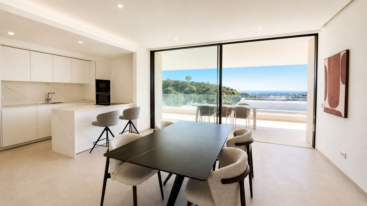 4 Bed Apartment for sale in La Quinta Costa Del Sol, Málaga, Spain