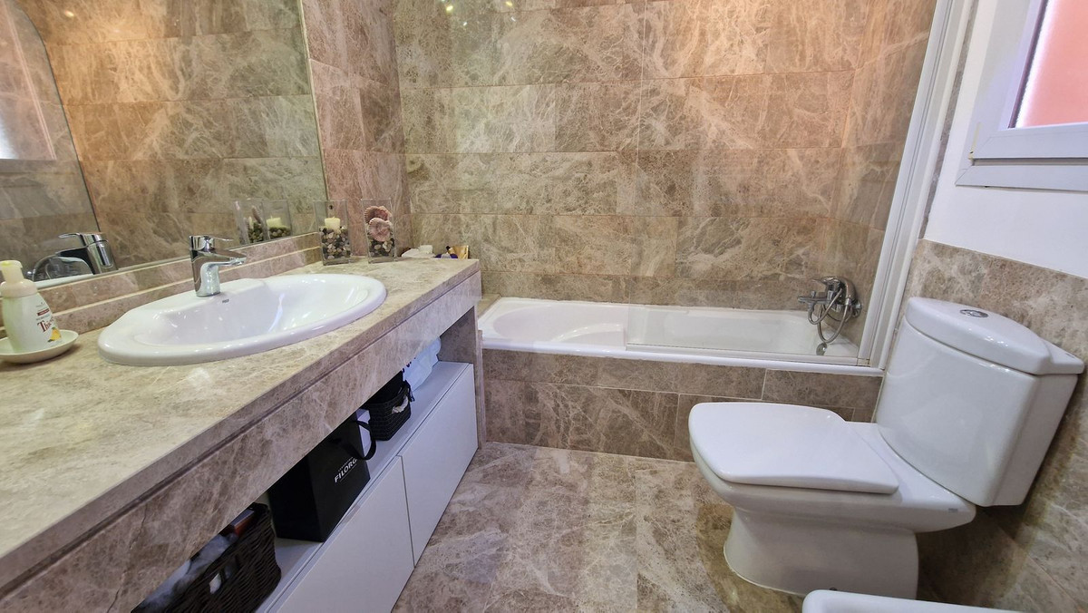 5 Bed Townhouse for sale in Santa Clara Costa Del Sol, Málaga, Spain