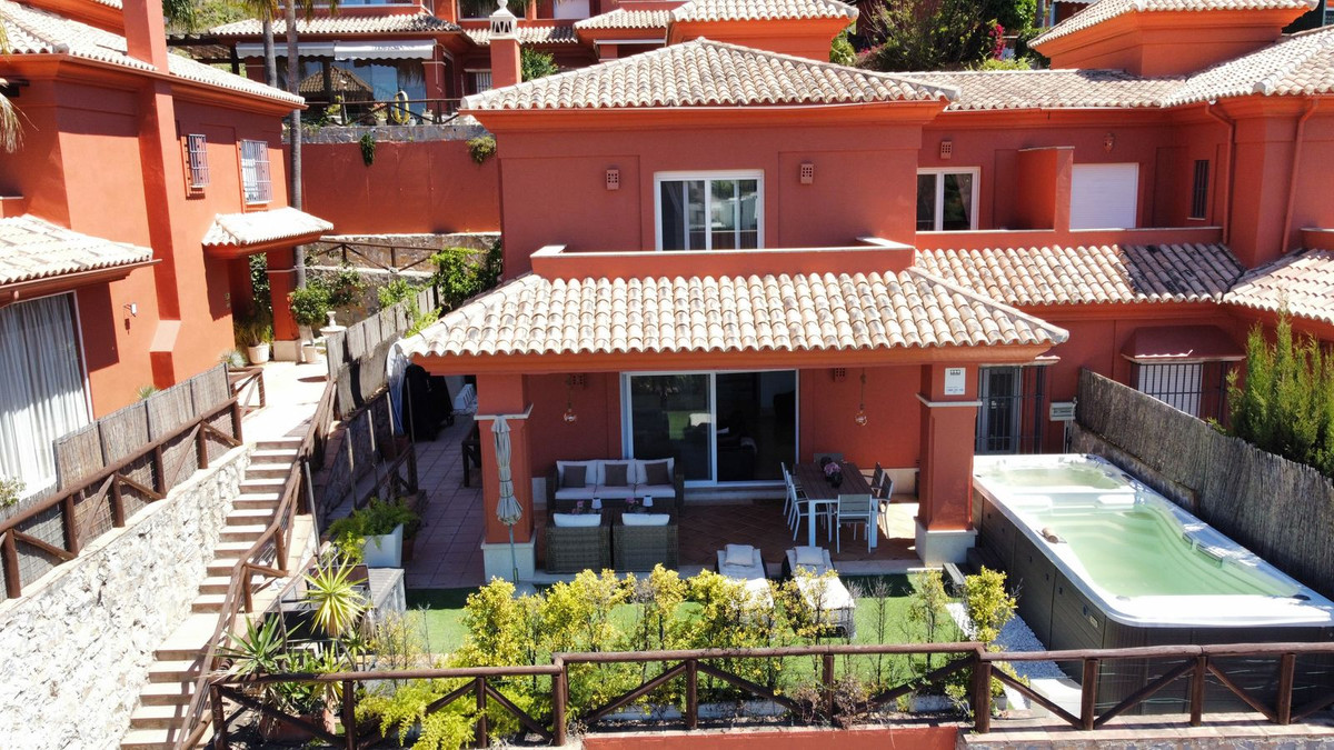 5 Bed Townhouse for sale in Santa Clara Costa Del Sol, Málaga, Spain