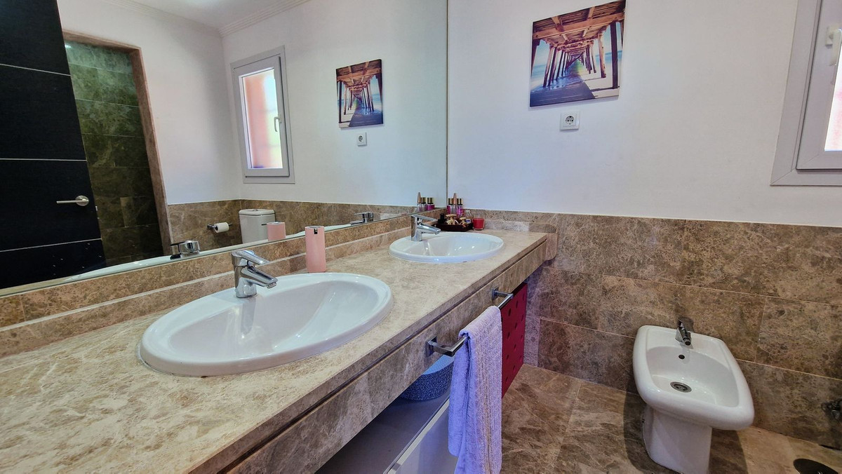 5 Bed Townhouse for sale in Santa Clara Costa Del Sol, Málaga, Spain