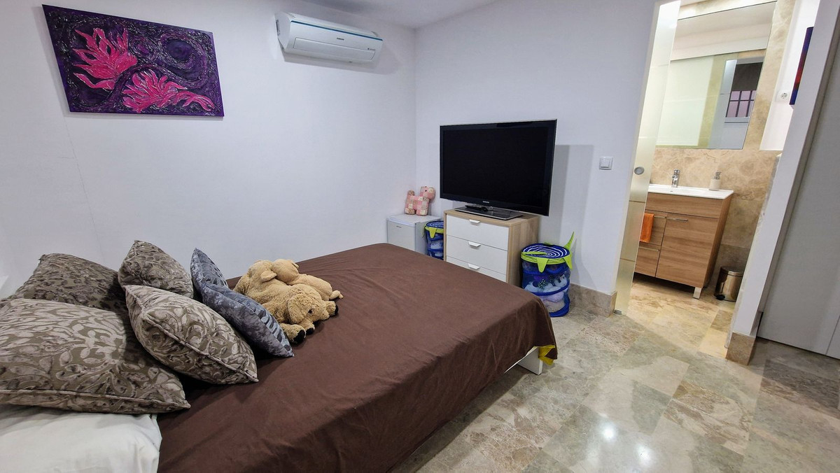 5 Bed Townhouse for sale in Santa Clara Costa Del Sol, Málaga, Spain