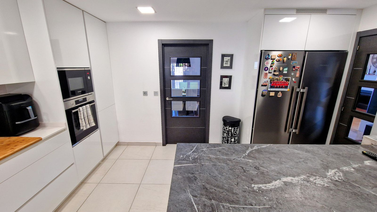 5 Bed Townhouse for sale in Santa Clara Costa Del Sol, Málaga, Spain