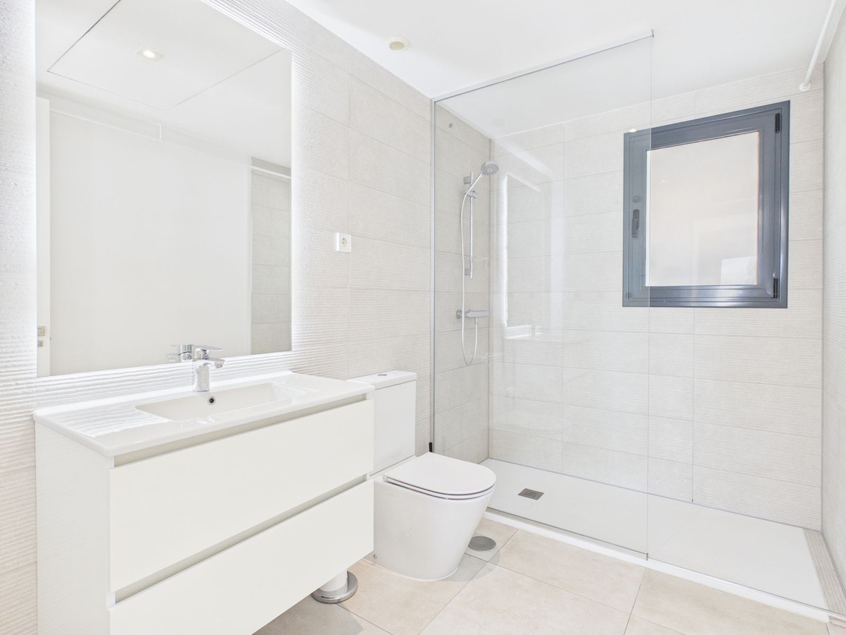 Se vende Apartamento Planta Baja de 4 dormitorios en Costa Del Sol, Málaga, España