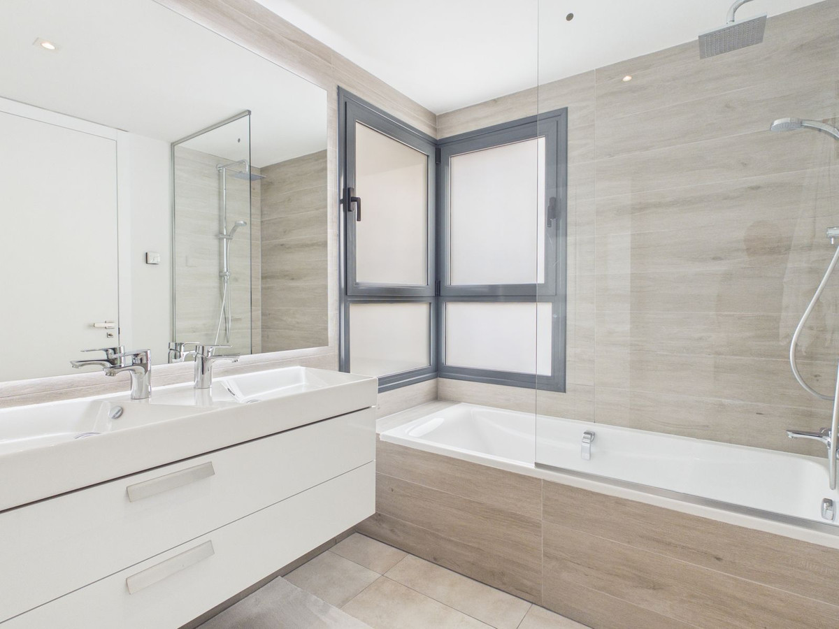 Se vende Apartamento Planta Baja de 4 dormitorios en Costa Del Sol, Málaga, España