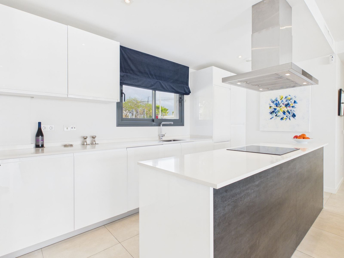 Se vende Apartamento Planta Baja de 4 dormitorios en Costa Del Sol, Málaga, España