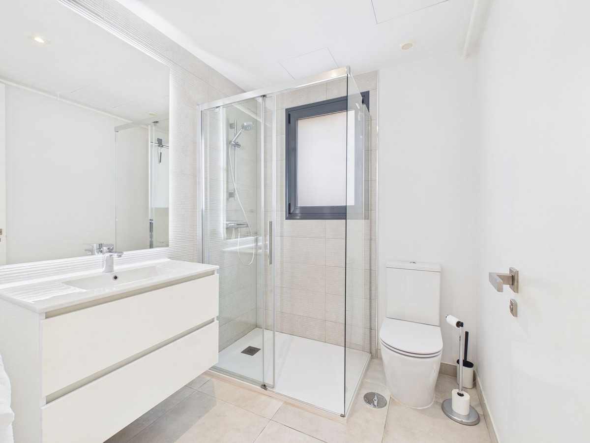 Se vende Apartamento Planta Baja de 4 dormitorios en Costa Del Sol, Málaga, España