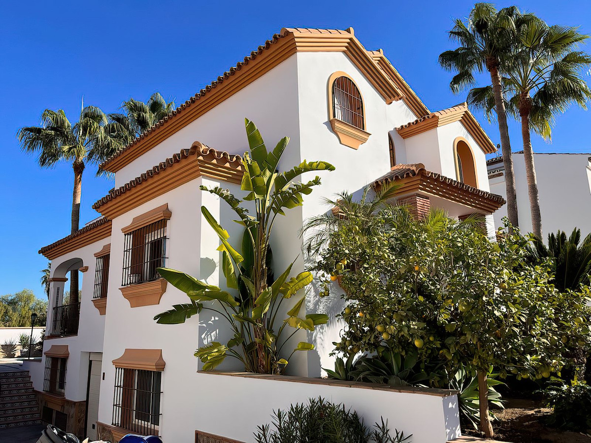 4 Bed Townhouse for sale in Alhaurín El Grande Costa Del Sol, Málaga, Spain