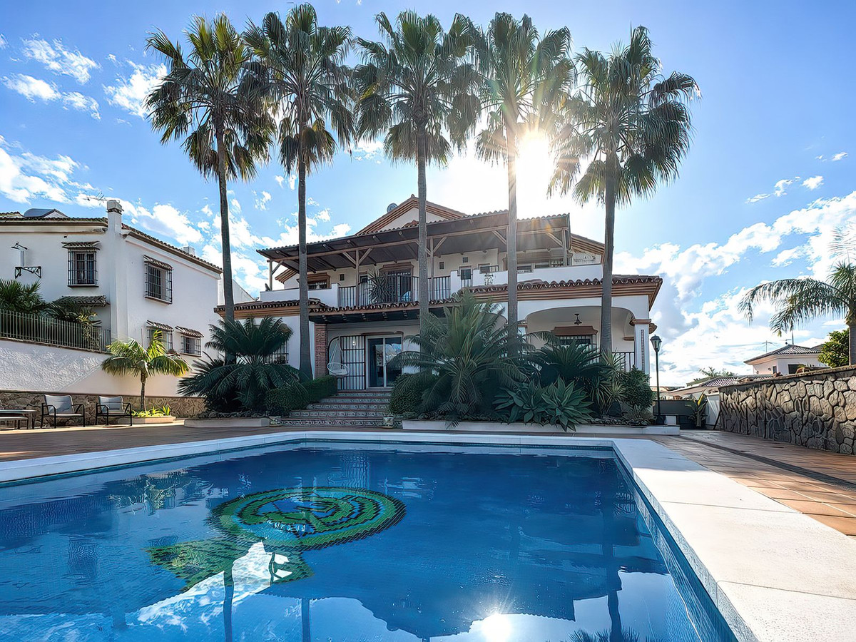 4 Bed Townhouse for sale in Alhaurín El Grande Costa Del Sol, Málaga, Spain