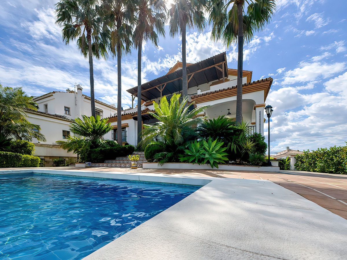 4 Bed Townhouse for sale in Alhaurín El Grande Costa Del Sol, Málaga, Spain