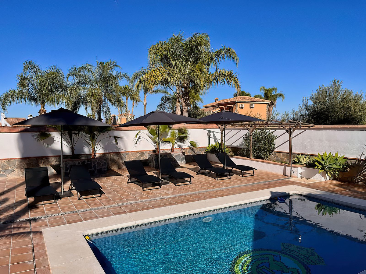 4 Bed Townhouse for sale in Alhaurín El Grande Costa Del Sol, Málaga, Spain