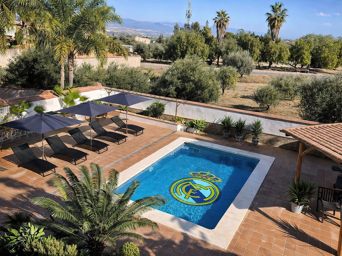 4 Bed Townhouse for sale in Alhaurín El Grande Costa Del Sol, Málaga, Spain