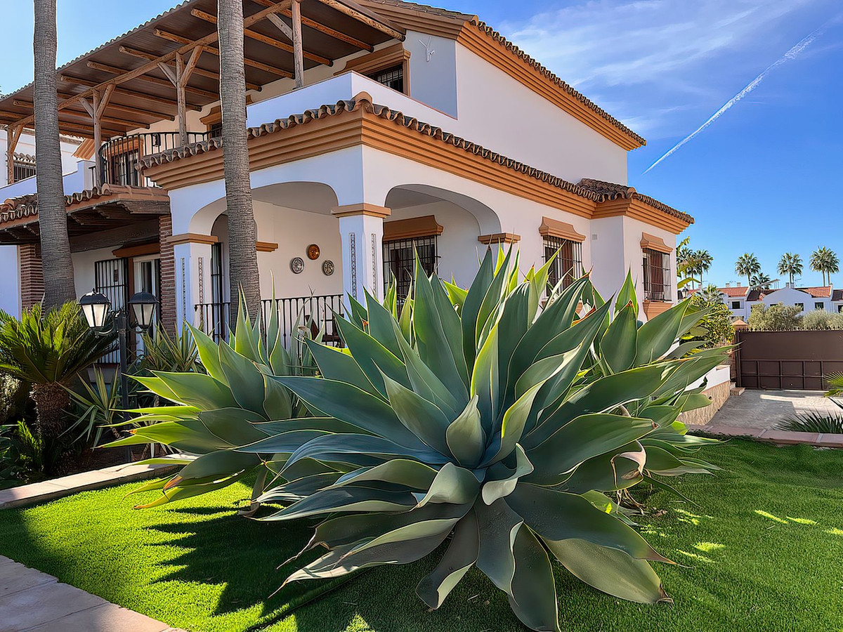4 Bed Townhouse for sale in Alhaurín El Grande Costa Del Sol, Málaga, Spain