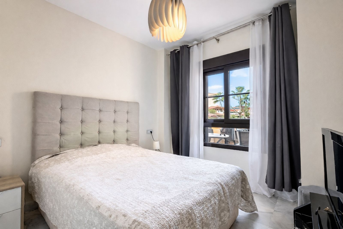 Se vende Apartamento Planta Media de 2 dormitorios en Costa Del Sol, Málaga, España