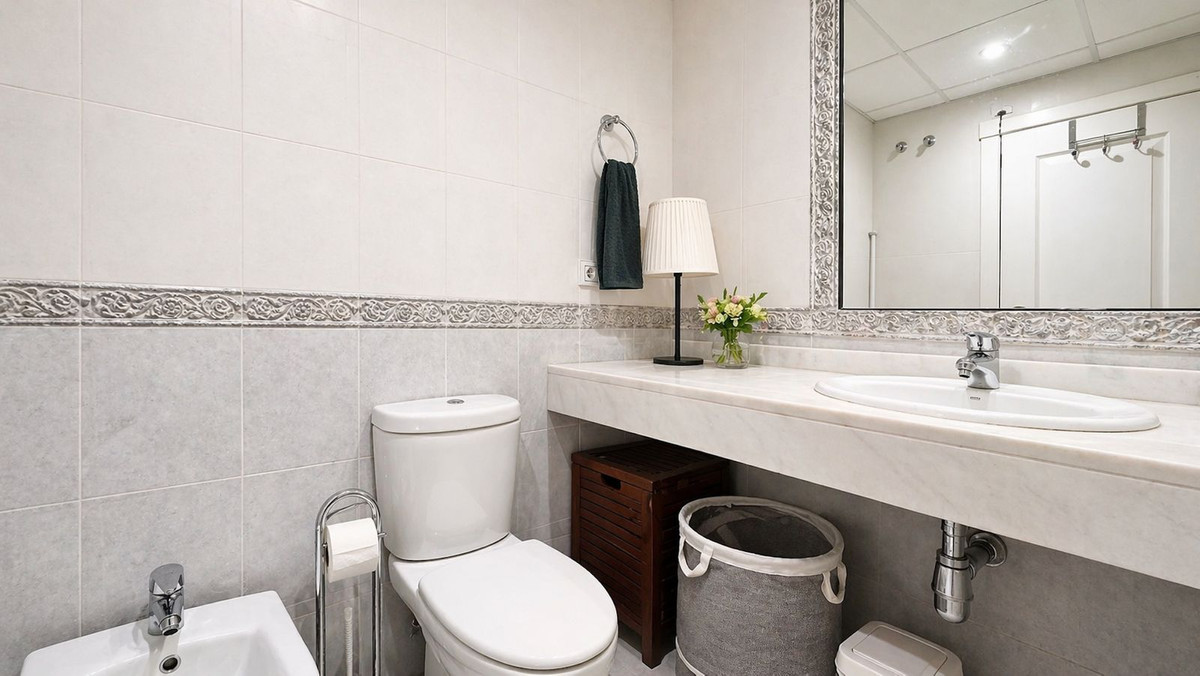 Se vende Apartamento Planta Media de 2 dormitorios en Costa Del Sol, Málaga, España