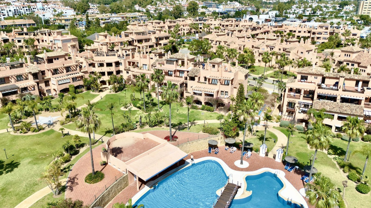 Se vende Apartamento Planta Media de 2 dormitorios en Costa Del Sol, Málaga, España