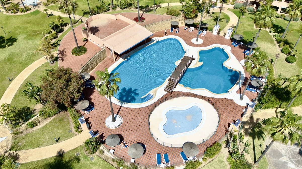 Se vende Apartamento Planta Media de 2 dormitorios en Costa Del Sol, Málaga, España