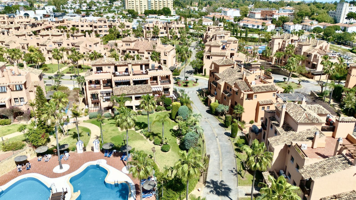 Se vende Apartamento Planta Media de 2 dormitorios en Costa Del Sol, Málaga, España