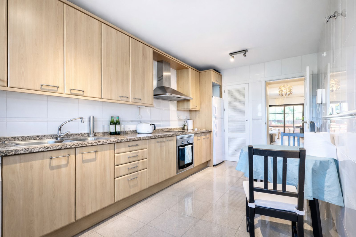 Se vende Apartamento Planta Media de 2 dormitorios en Costa Del Sol, Málaga, España