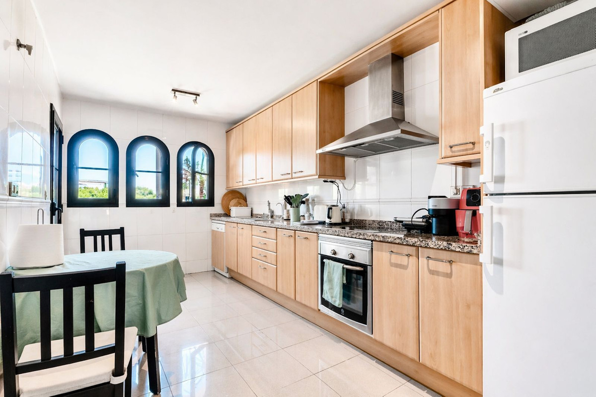 Se vende Apartamento Planta Media de 2 dormitorios en Costa Del Sol, Málaga, España