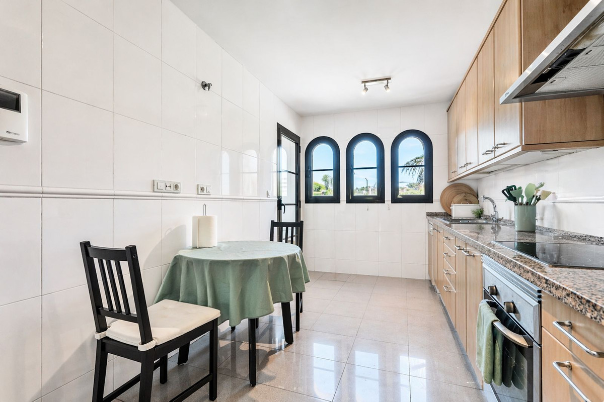 Se vende Apartamento Planta Media de 2 dormitorios en Costa Del Sol, Málaga, España