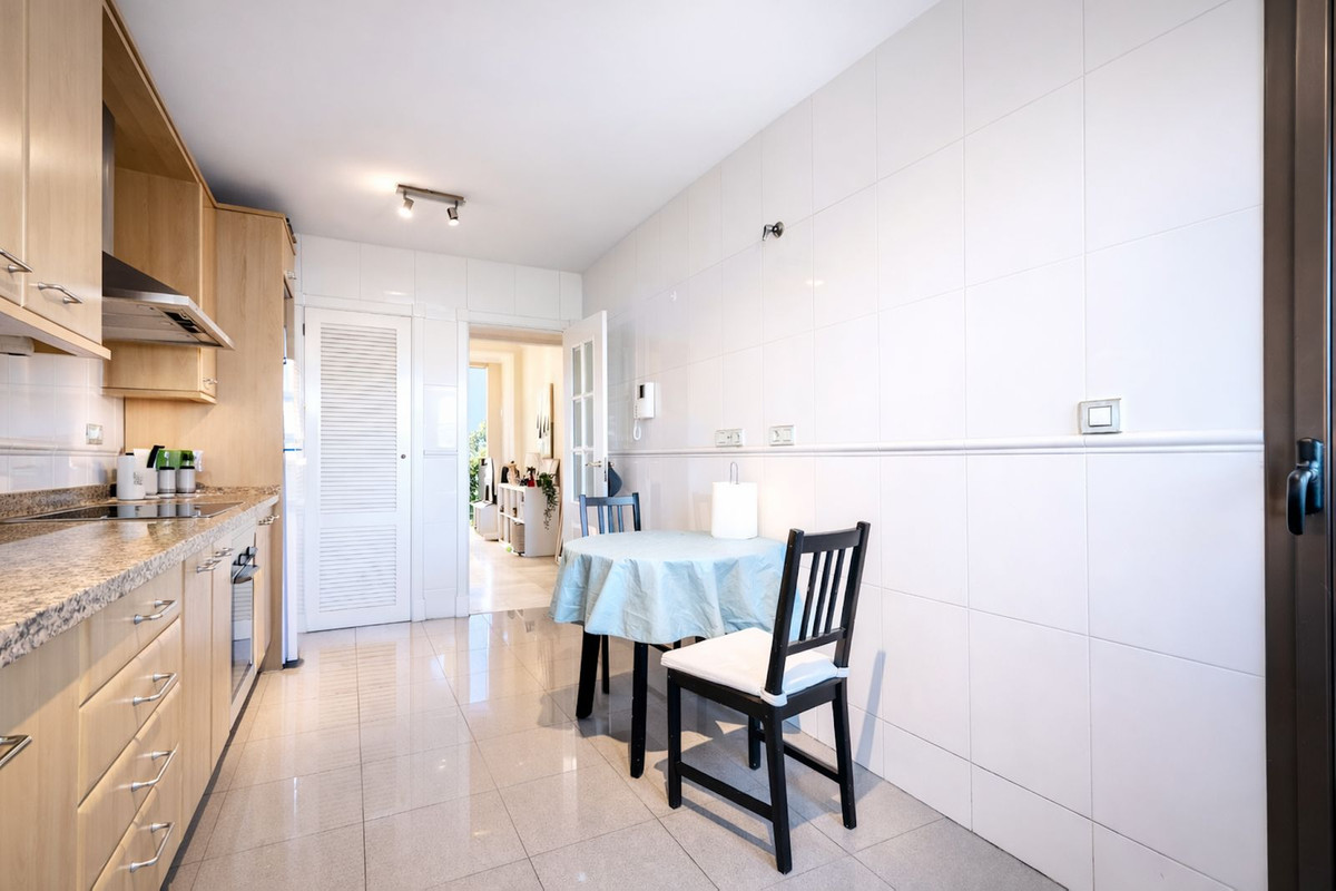 Se vende Apartamento Planta Media de 2 dormitorios en Costa Del Sol, Málaga, España