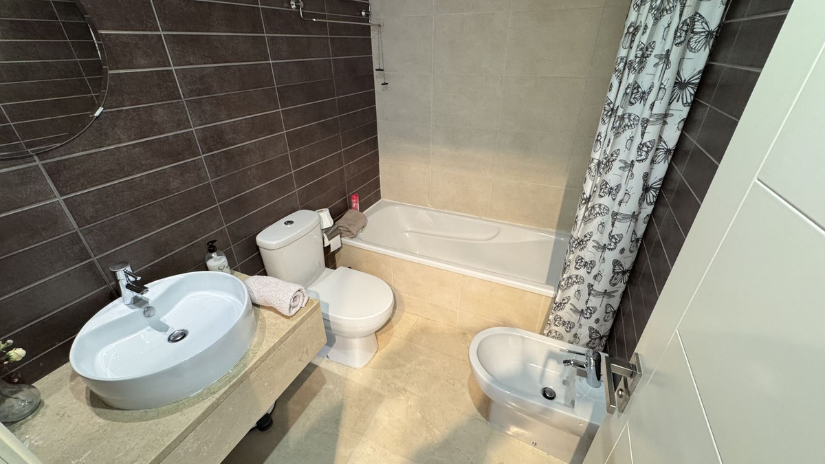 2 Bed Apartment for sale in Estepona Costa Del Sol, Málaga, Spain